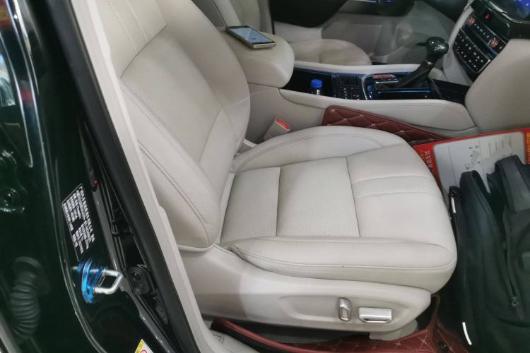 Used GAC Trumpchi GS8 2017 320T Two-Wheel Drive Luxury Smart Connectivity Version (7 Seats)
