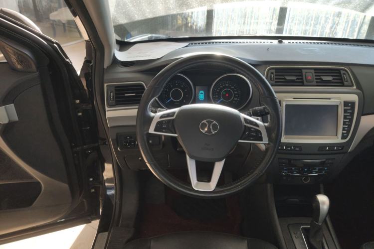 Used BAIC Senova X65 2015 2.0T automatic luxury version
