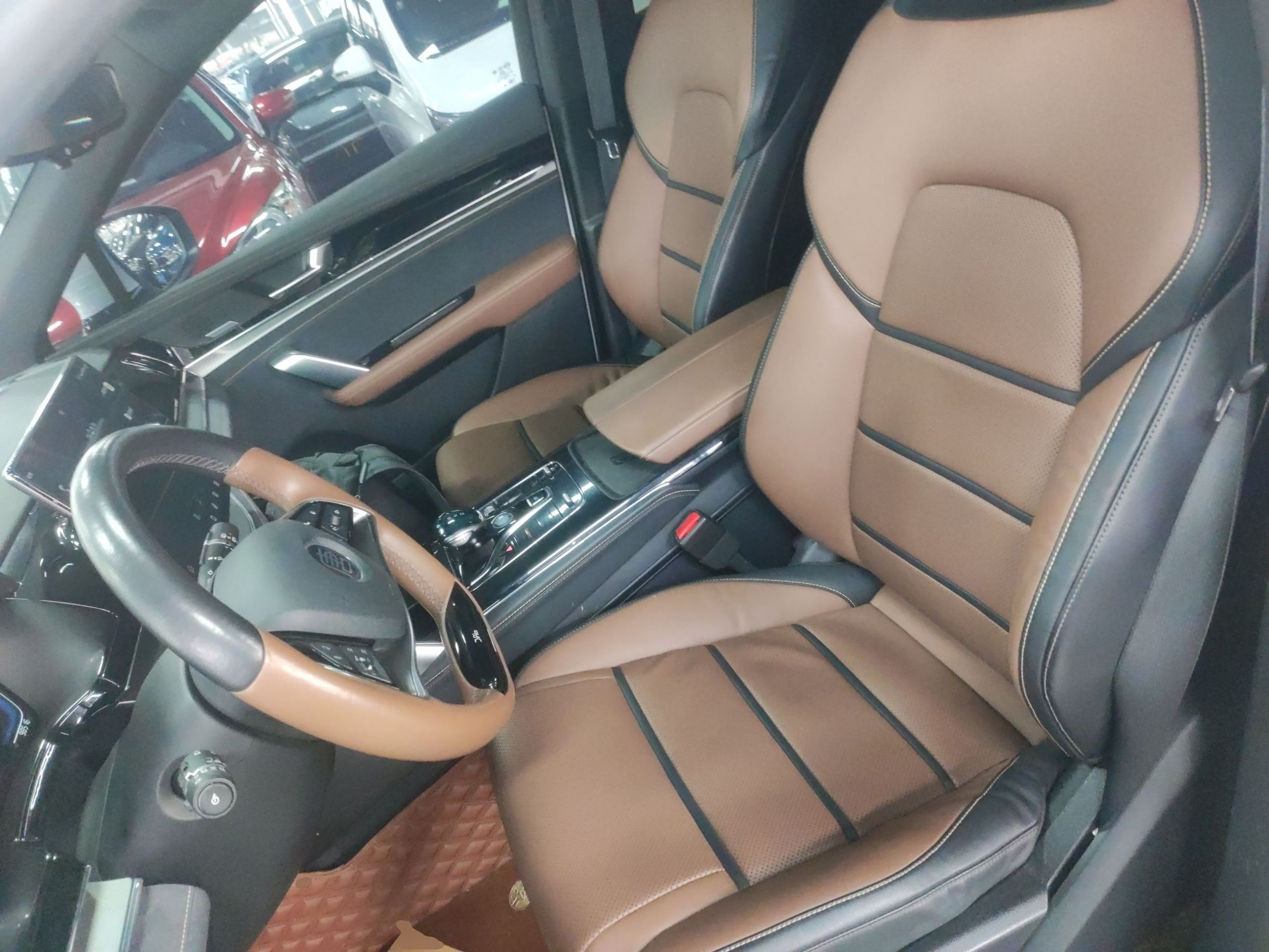 Переднее сиденье в автомобиле