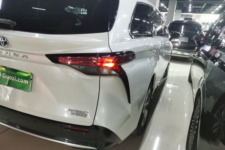 Used Toyota Sienna 2021 2.5L Hybrid Platinum Edition