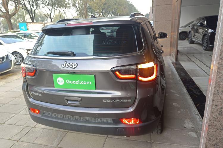 Used  Compass 2019 220T Automatic Family Edition
