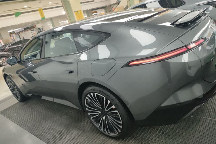 Used  12 2025 Ultra Extended-Range Edition