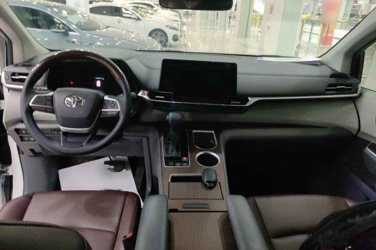 Used Toyota Sienna 2024 2.5L Hybrid Comfort Edition
