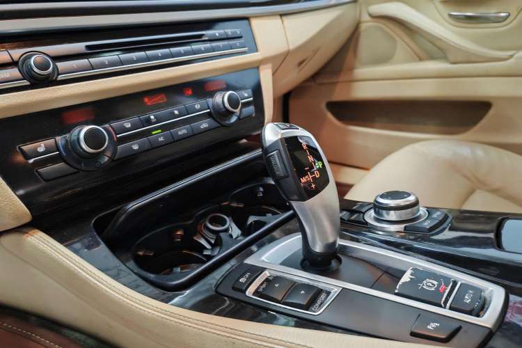 Used BMW 5 Series 2013 525Li Leading Model
