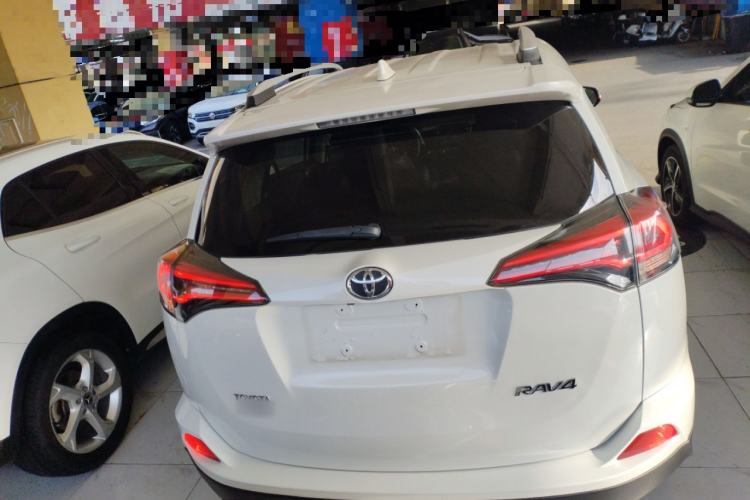 Used Toyota RAV4 2016 2.0L CVT Two-Wheel Drive Fashion Edition China V Standard
