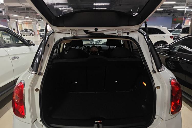 Used  Countryman 2011 1.6L ONE
