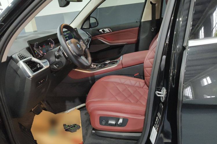 Used BMW X5 2023 xDrive 30Li Luxury M Sport Package
