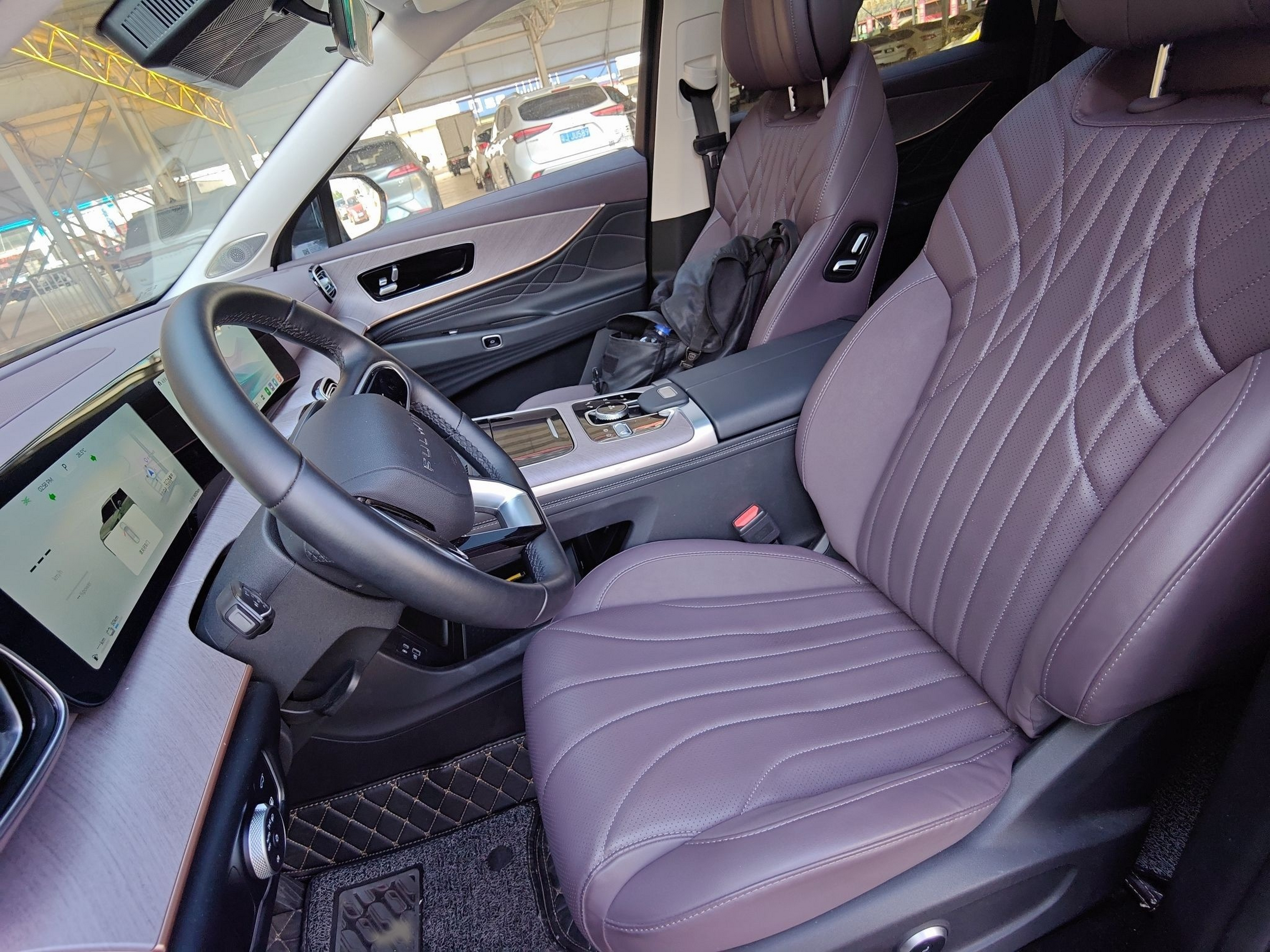 Переднее сиденье в автомобиле