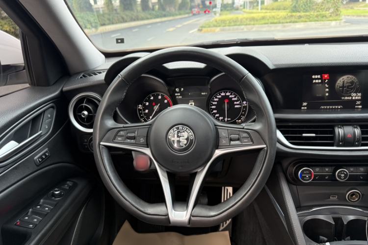 Used Alfa Romeo Stelvio 2017 2.0T 200HP Luxury Edition