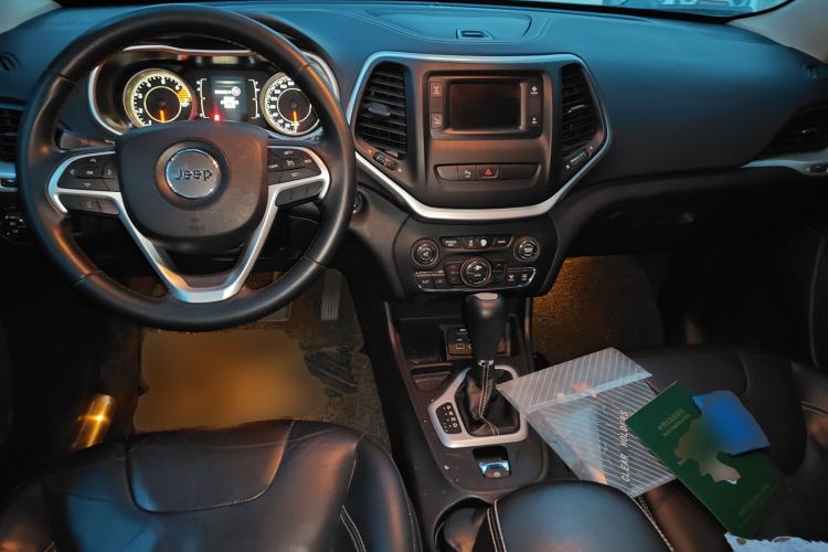 Used  Cherokee 2016 2.4L Leading Edition
