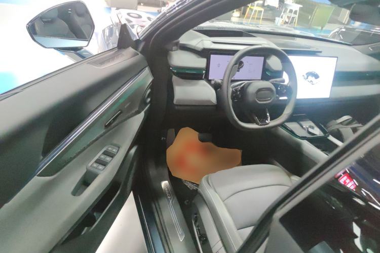 Used Lynk & Co 08 EM-P 2025 245km Ultra-Long Range Halo
