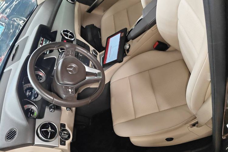 Used Mercedes-Benz GLK-Class 2013 GLK 300 4MATIC Dynamic Sunroof Model
