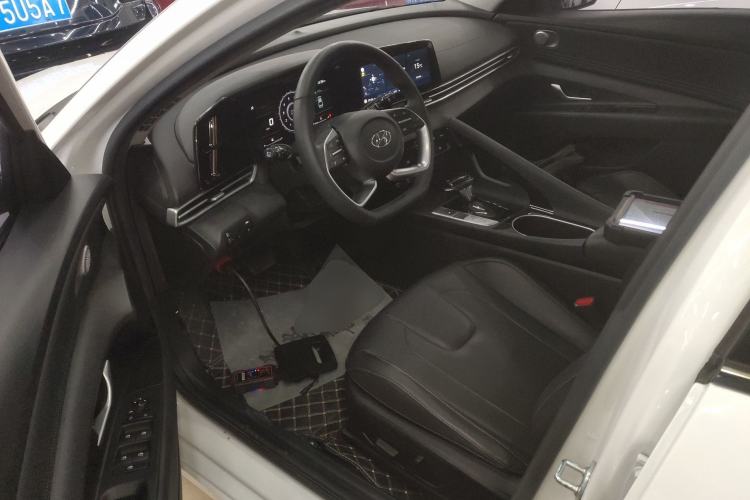 Used Hyundai Elantra 2022 1.5L CVT LUX Prestige Edition