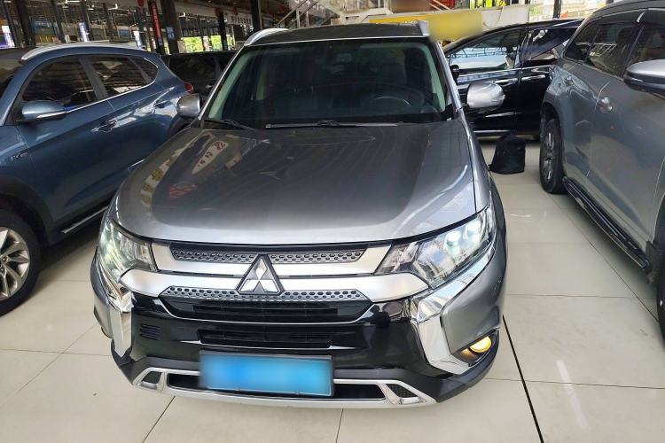 Used Mitsubishi Outlander 2019 2.4L 4x4 Zhi Xiang Edition 7 Seats China VI Standard