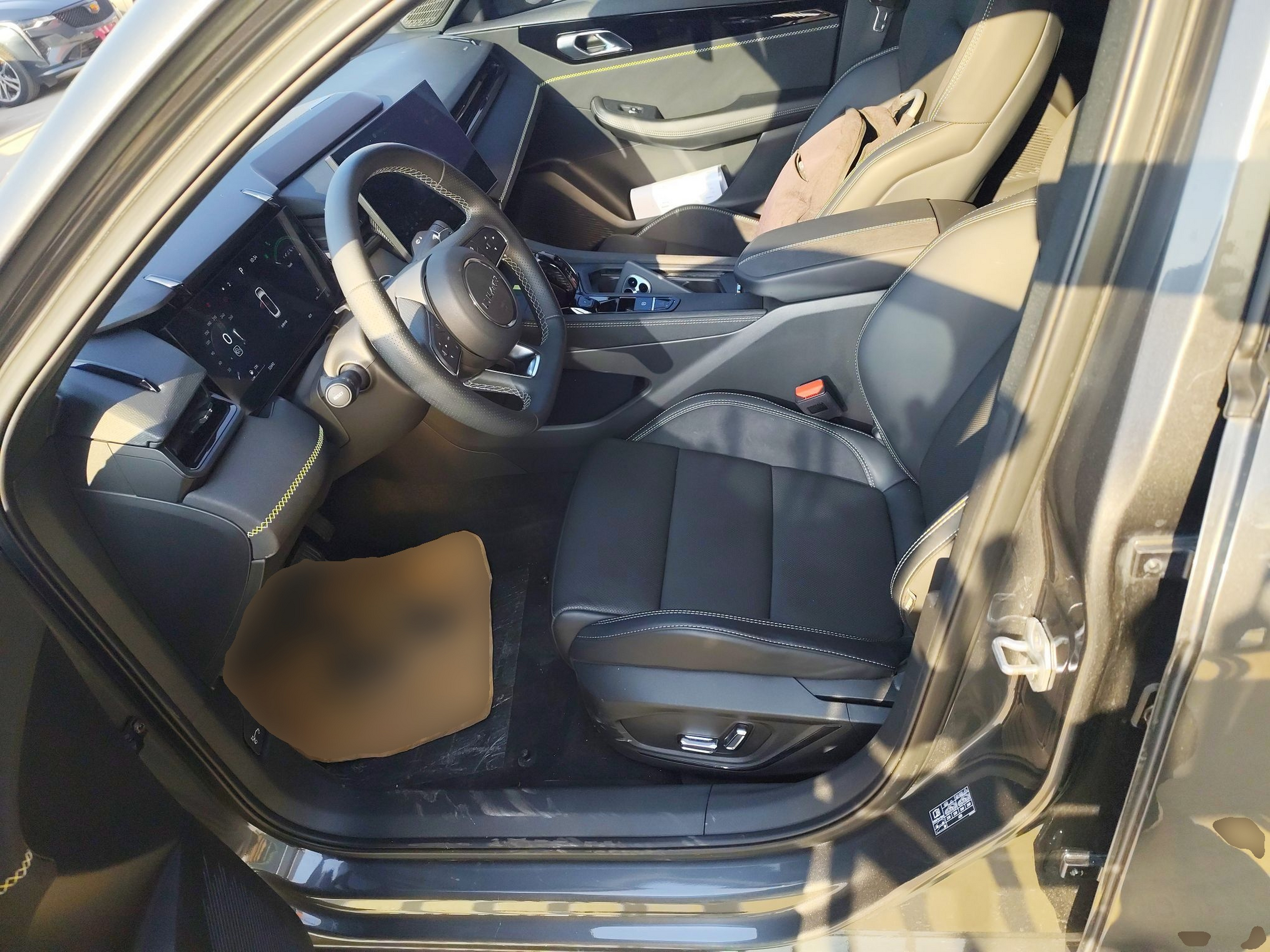 المقاعد الأمامية داخل السيارة