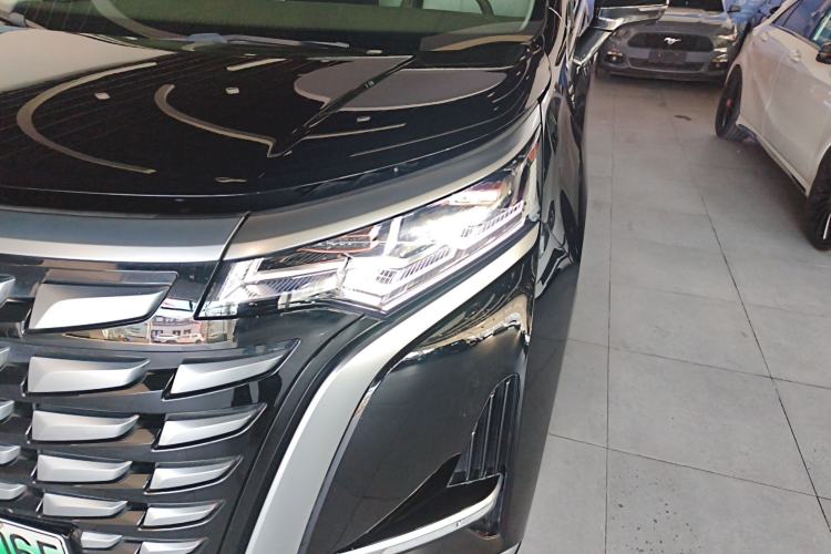 Used Denza D9 2022 DM-i 1040 Prestige Model
