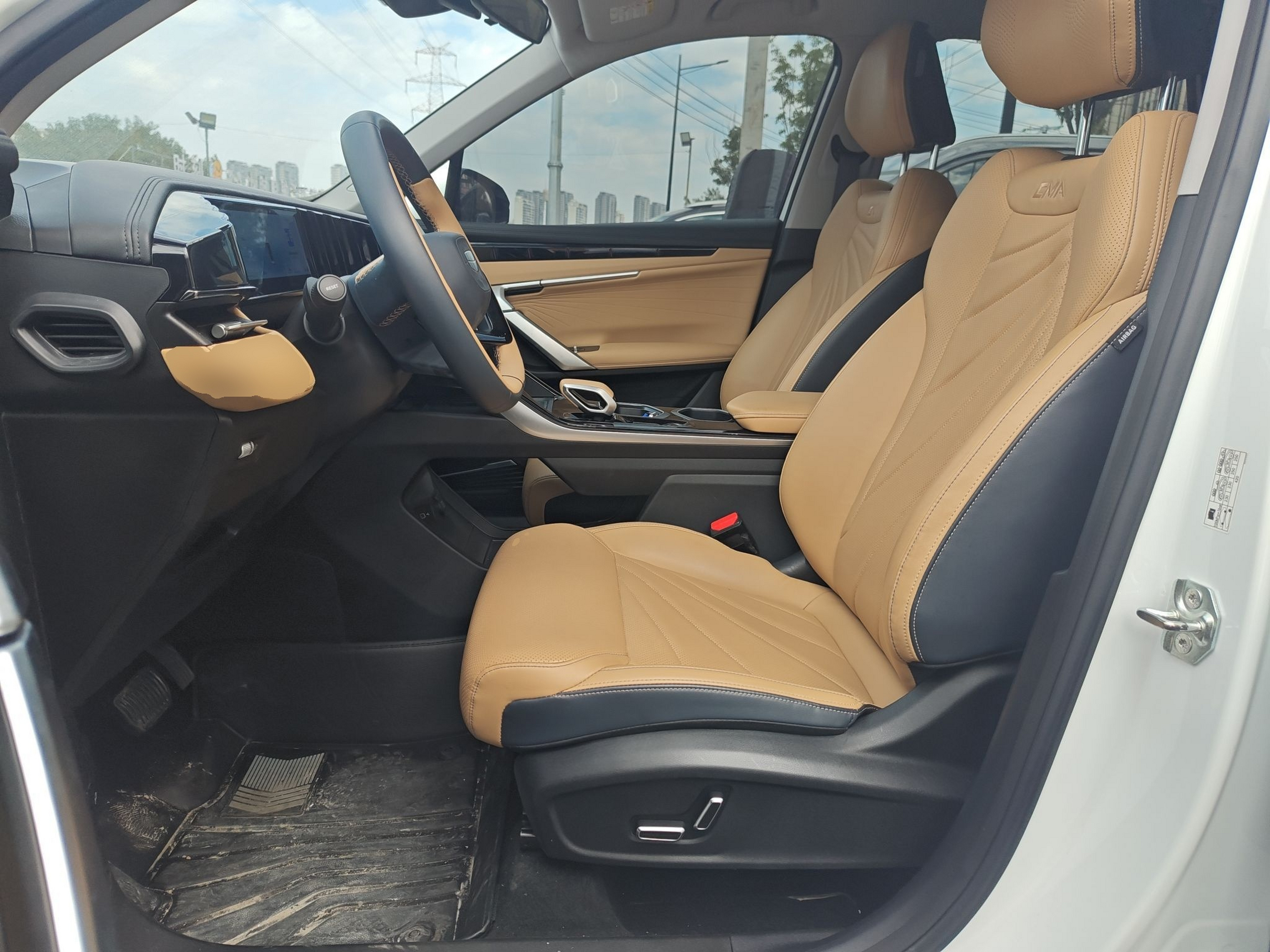 المقاعد الأمامية داخل السيارة