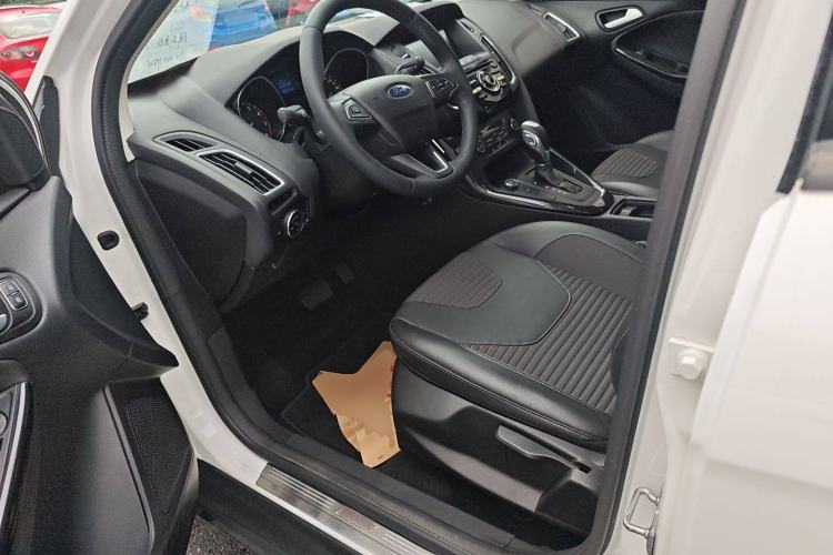 Used Ford Focus 2017 Hatchback EcoBoost 125 Automatic - Ultra-Powerful Style Edition with Smart Drive Features
