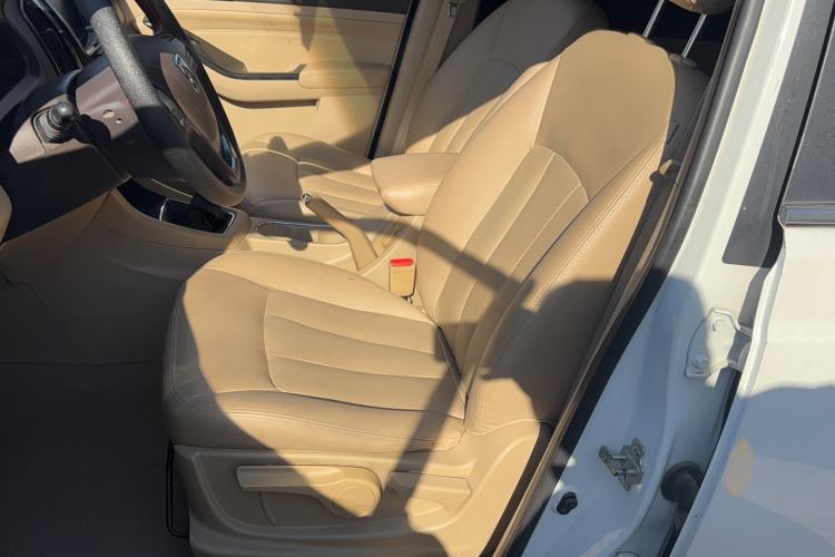 Used Baojun 730 2014 1.5L manual Comfort version 7 seats
