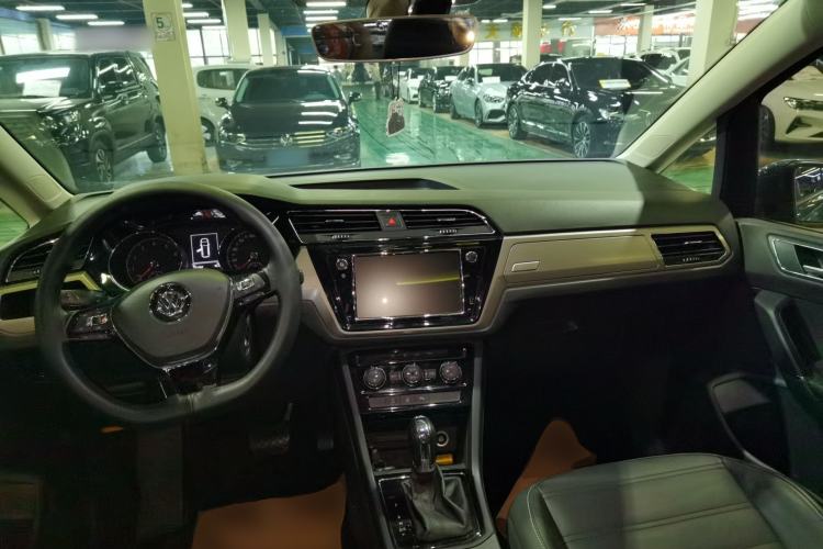 Used Volkswagen Touran 2016 Volkswagen Touran L 280TSI DSG Comfort Edition
