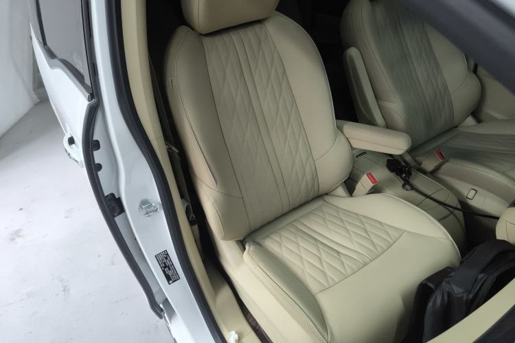 Used Buick GL8 2023 Facelifted Land Cruiser Executive Luxury Version
