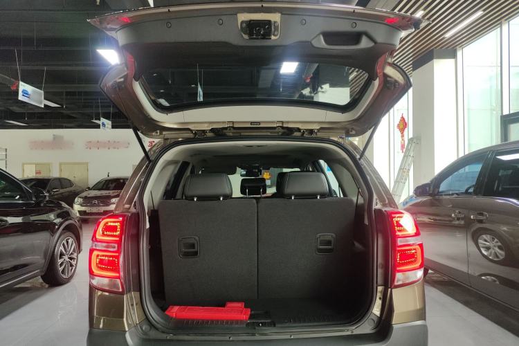 Used Chevrolet Captiva 2015 2.4L 4x4 Flagship Edition 7-Seater