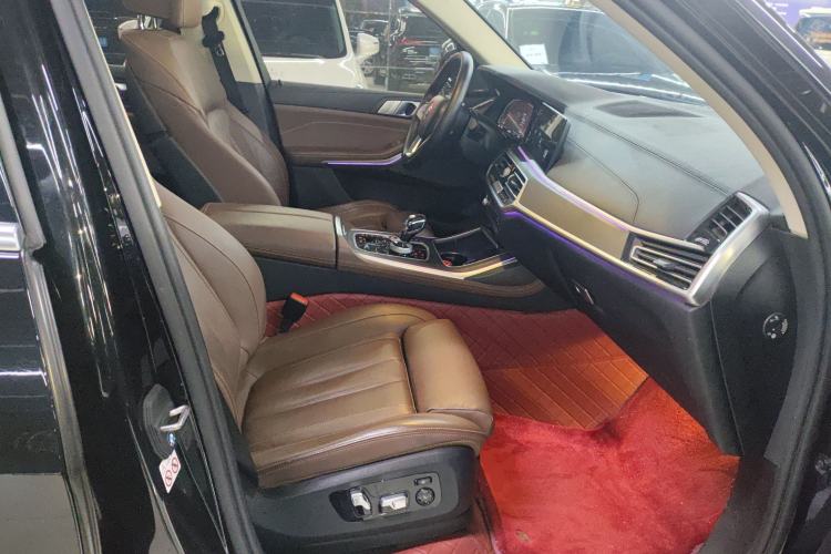 Used BMW X7 2021 xDrive40i Luxury Package with Leading Features
