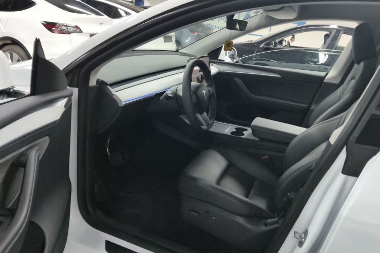 Used Tesla Model Y 2023 Long-Range All-Wheel-Drive Version
