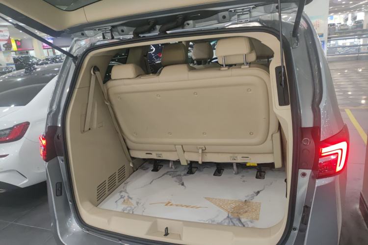 Used Buick GL8 2023 Land Executive Class Deluxe Model
