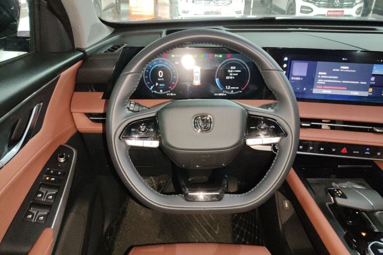 Used Changan CS75 PLUS 2024 3rd Generation Champion Edition 2.0T Intelligent Drive Performance Model
