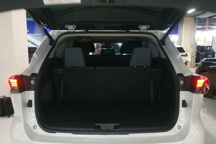 Used Toyota Highlander 2022 Dual-Engine 2.5L Four-Wheel Drive Prestige Version 7 Seats
