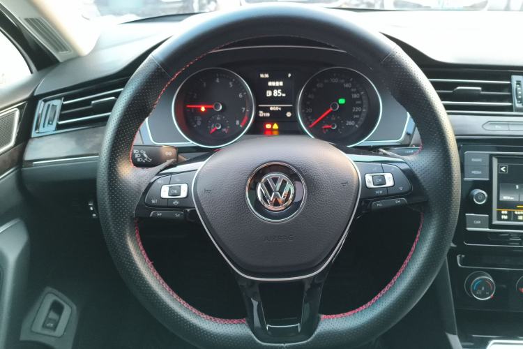 Used Volkswagen Magotan 2019 330TSI DSG Leading Model China VI Standard