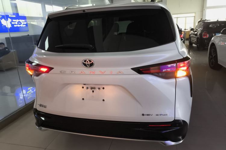 Used Toyota Granvia 2024 2.5L Hybrid Prestige PLUS Four-Wheel Drive Version