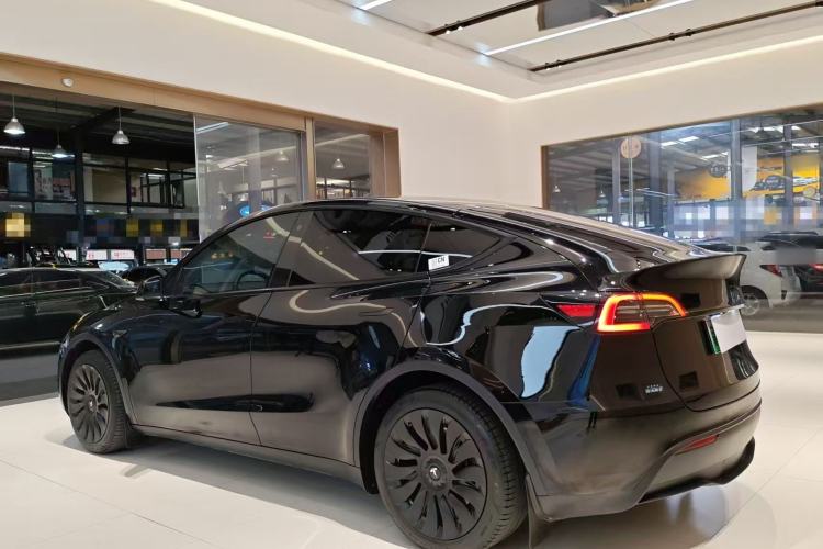 Used Tesla Model Y 2021 Long-Range All-Wheel-Drive Version
