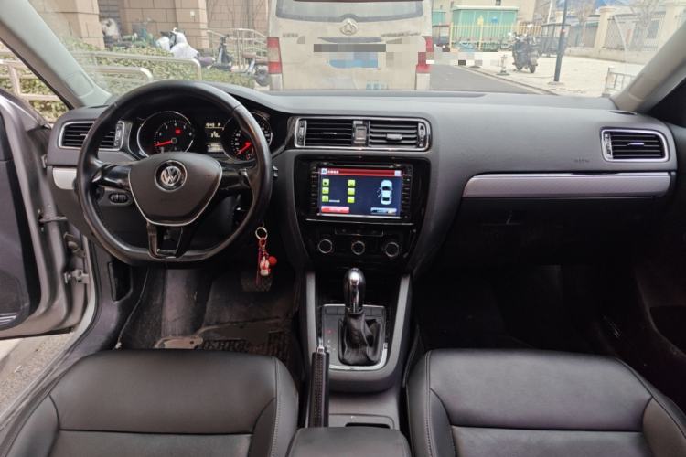 Used Volkswagen Sagitar 2015 230TSI Automatic Comfort Version
