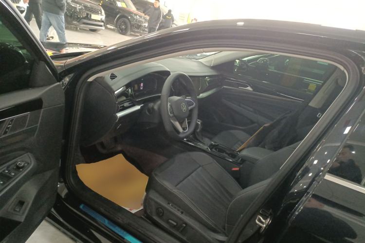 Used Volkswagen Passat 2025 Outstanding Model 330TSI Elite Edition
