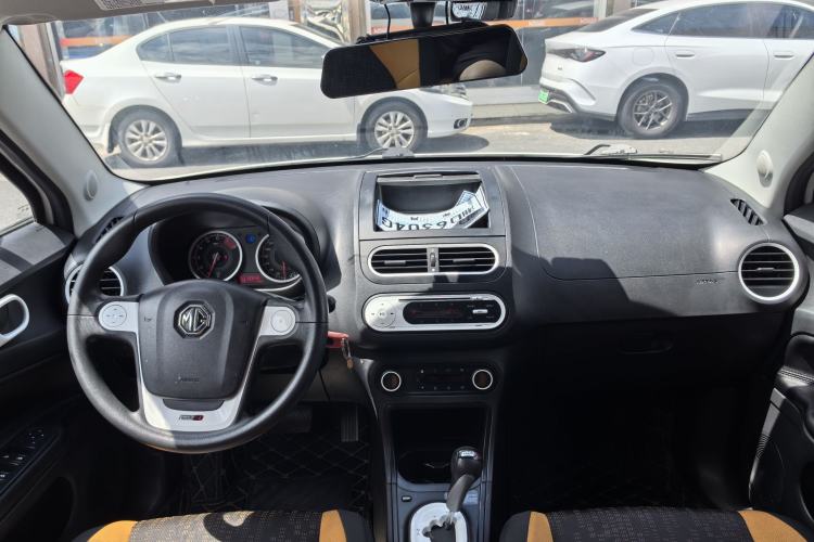Used MG 3SW 2015 1.5L AMT Elite Version
