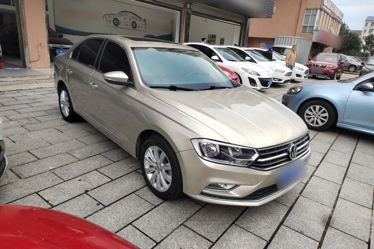 Used Volkswagen Bora 2016 1.6L manual Comfort trim level
