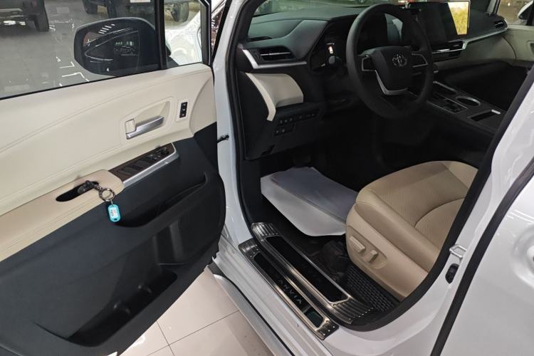 Used Toyota Granvia 2023 2.5L Hybrid Prestige PLUS Edition
