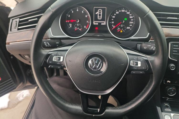 Used Volkswagen Magotan 2017 330TSI DSG Luxury Model
