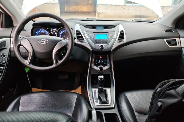 Used Hyundai Elantra 2015 1.6L Automatic Fashion Model