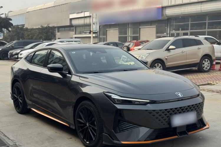 Used Changan UNI-V 2025 1.5T 500Bar Prestige Sporty Version
