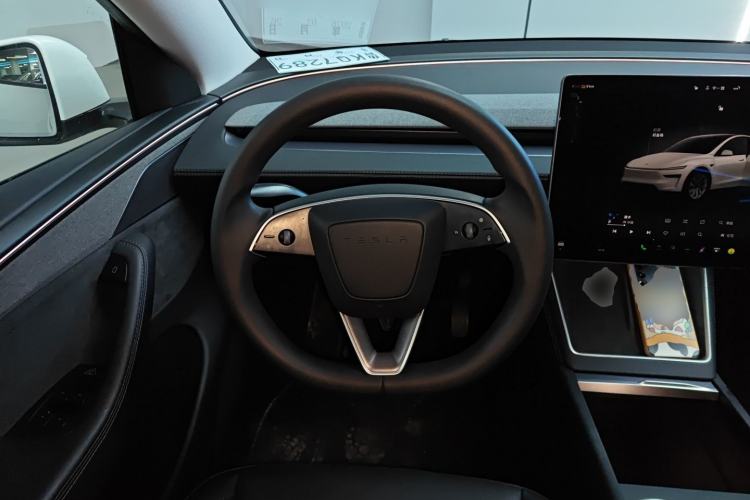 Used Tesla Model Y 2025 Long-Range All-Wheel-Drive Version