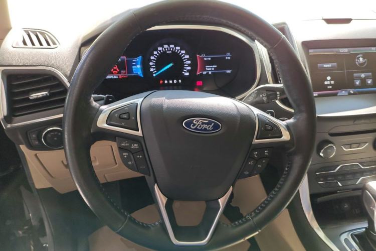 Used Ford Edge 2015 2.0T GTDi Two-Wheel-Drive High-Line Version
