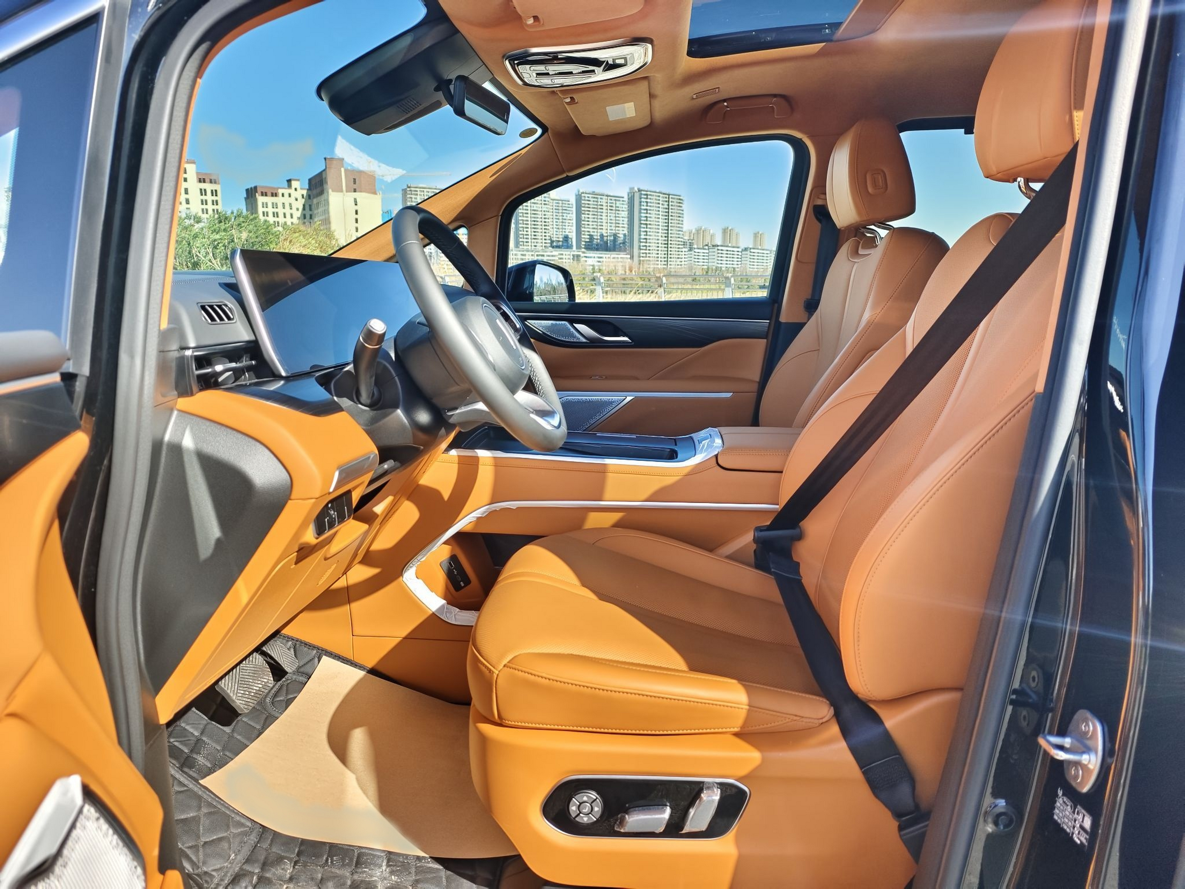 Переднее сиденье в автомобиле