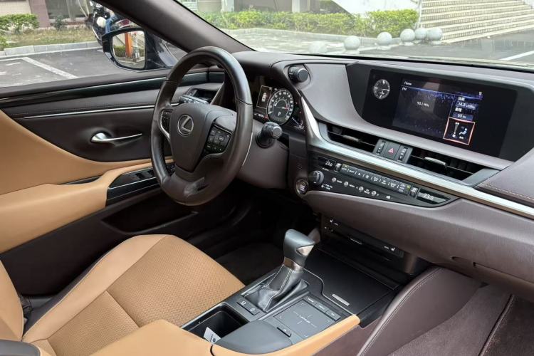 Used Lexus ES 2018 260 Excellence Edition China VI Standard

