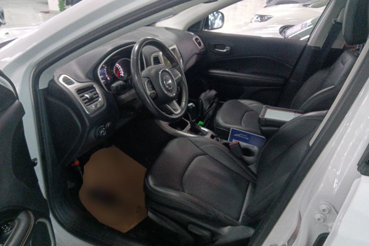 Used  Compass 2017 200T Automatic Family Edition
