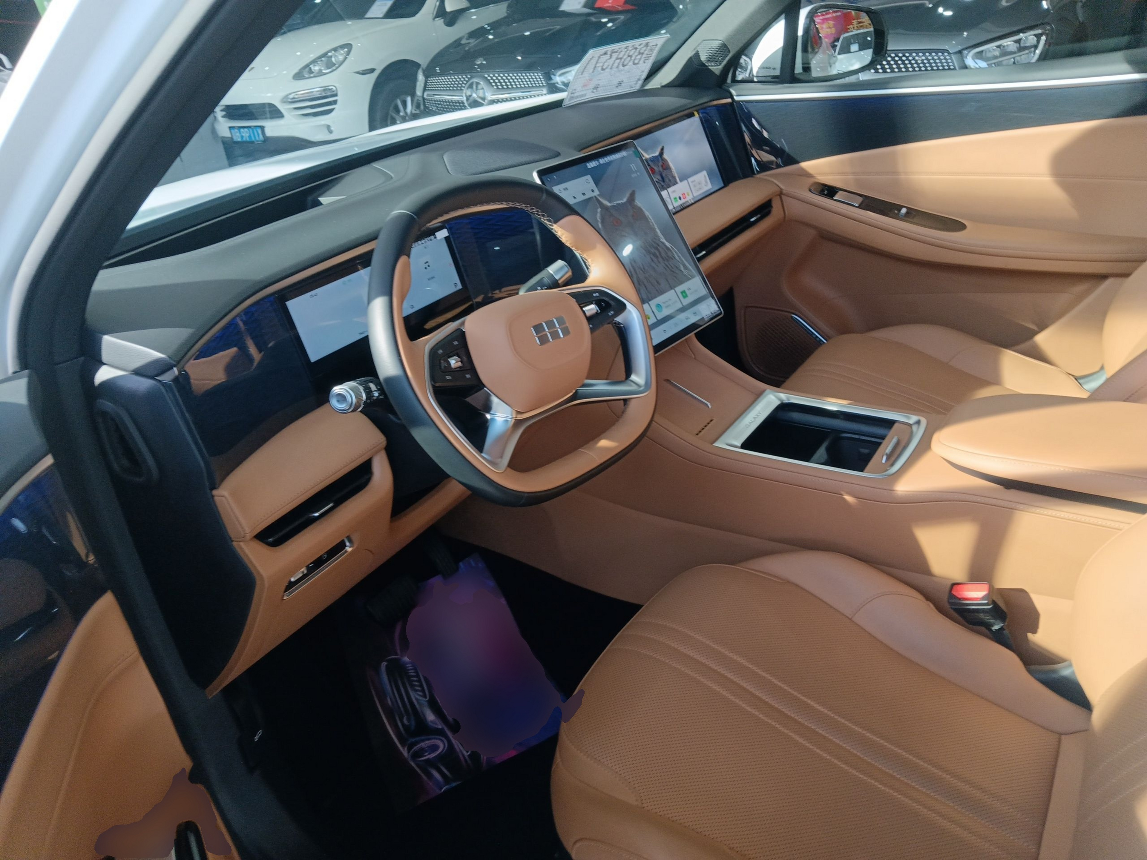 المقاعد الأمامية داخل السيارة