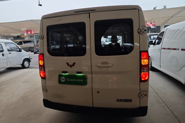 Used Wuling Yangguang 2024 300KM Comfort Version Passenger Van 75kW
