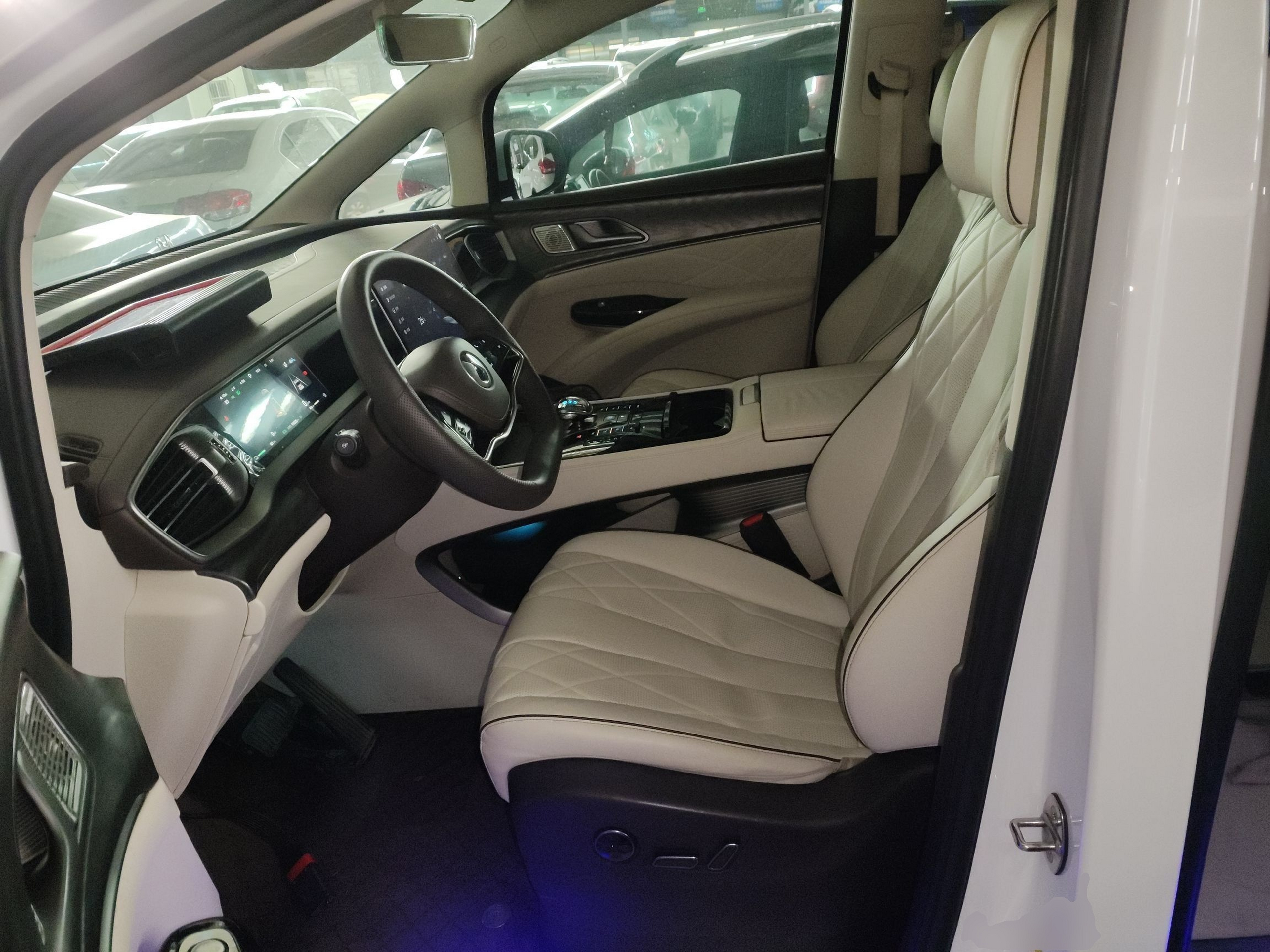 Переднее сиденье в автомобиле